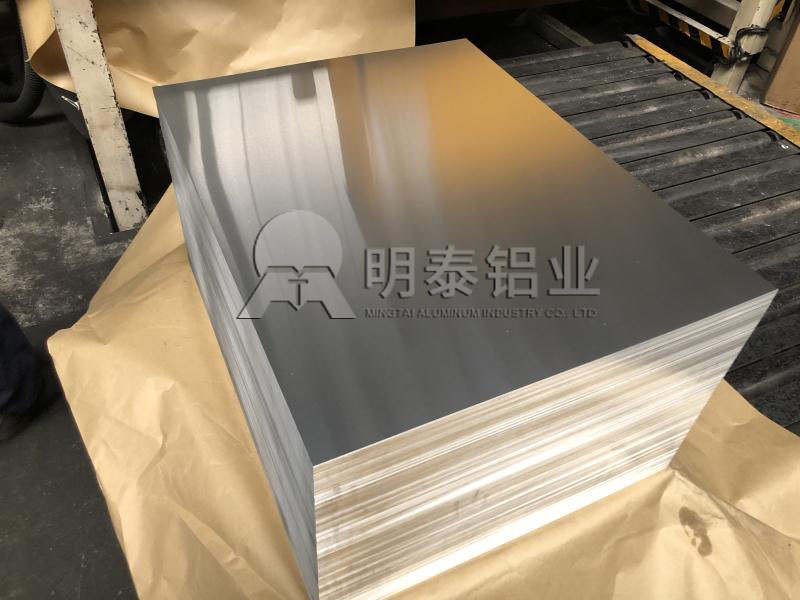 适合做广告牌的抖音污版有哪些？厂家价格一吨多少？
